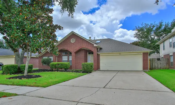 5013 Parkcrest Drive, La Porte, TX 77571