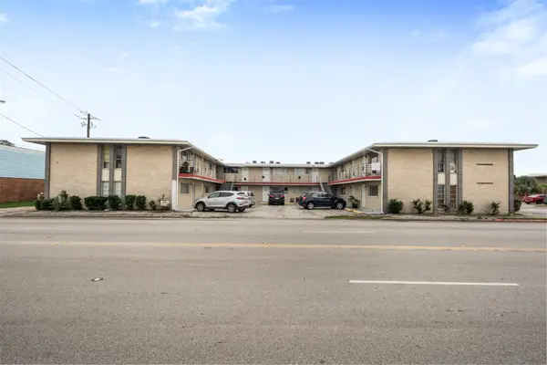 516 Holiday Drive, Galveston, TX 77550