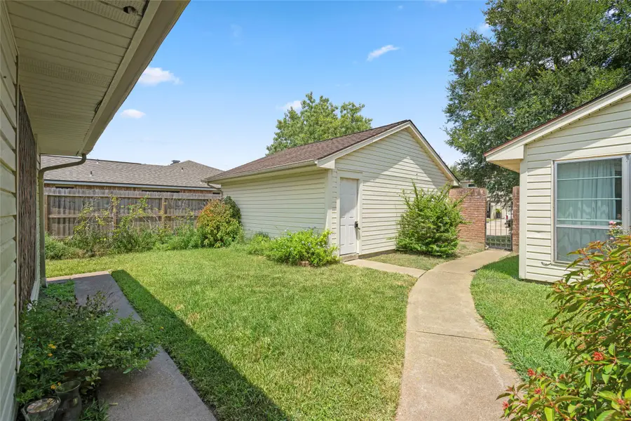 422 W Castle Harbour Dr, Friendswood, TX 77546 - #3