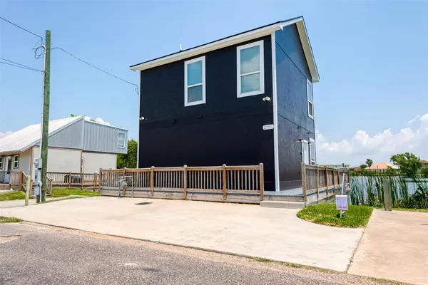 2730 Avenue D, San Leon, TX 77539