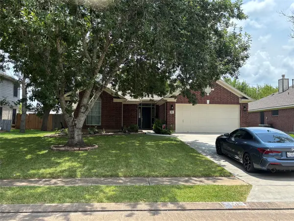 115 Papaya Street, Lake Jackson, TX 77566