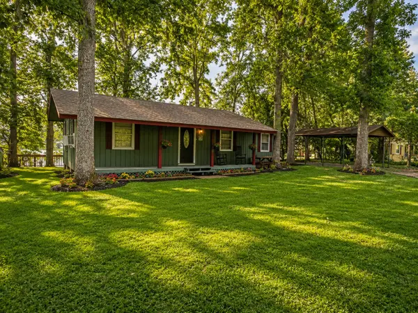 262 E Taylor Lake Circle, Livingston, TX 77351