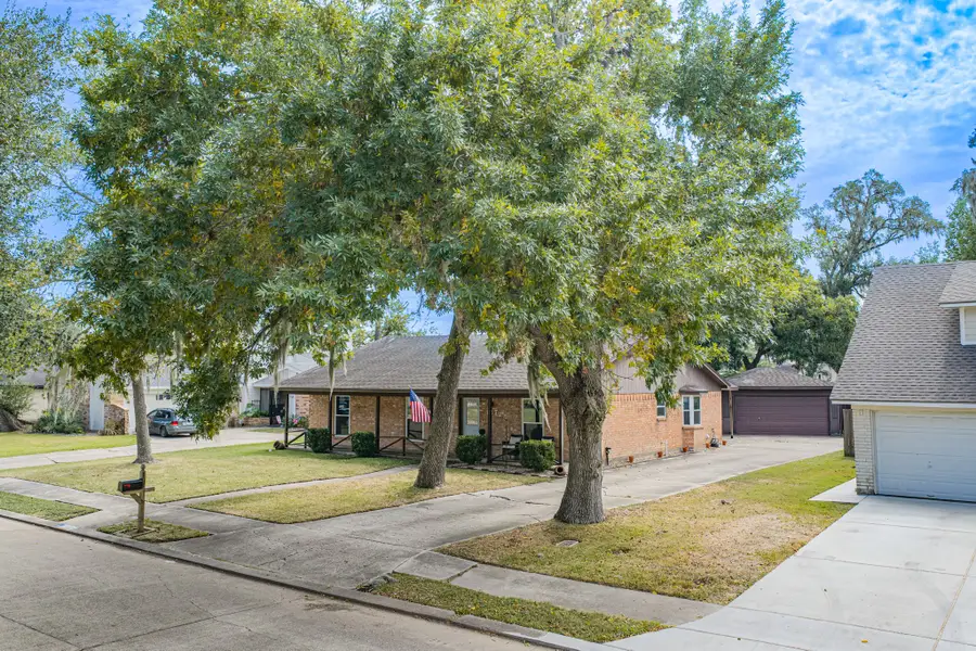 107 Anchusa Street Street, Lake Jackson, TX 77566 - #2