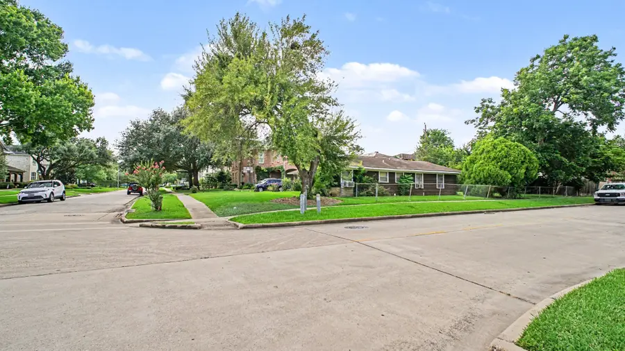 4600 Pin Oak Lane, Bellaire, TX 77401 - #2