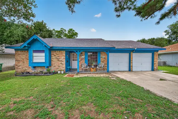 6011 Knotty Wood Drive, Houston, TX 77092