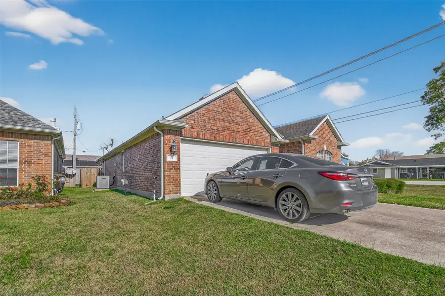 71 N Forrest Avenue, La Porte, TX 77571 - Image #2