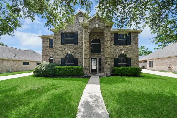 233 Rustic Oaks Drive, League City, TX 77573