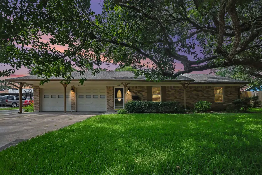 913 Cannan Drive, Angleton, TX 77515 - #3