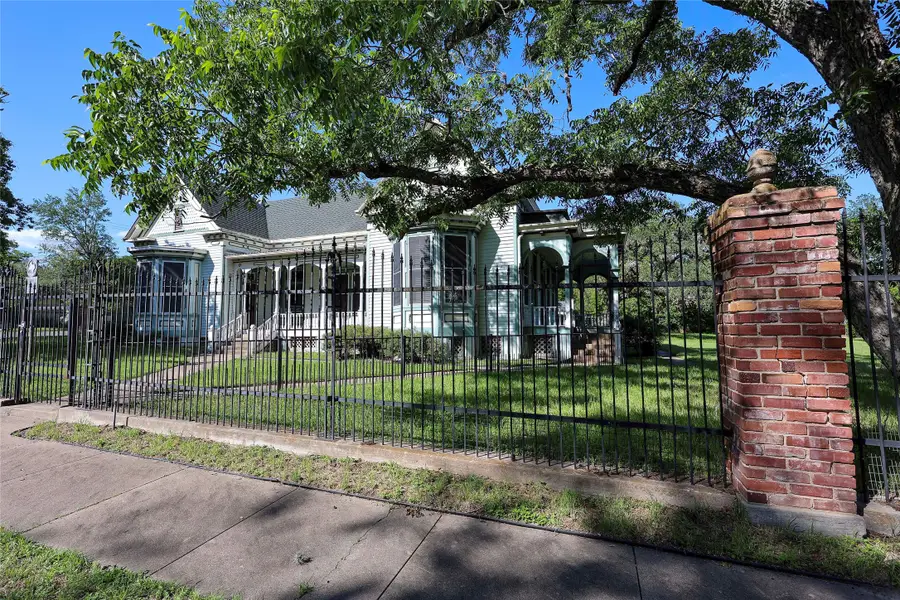 350 N Madison Street, La Grange, TX 78945 - #2