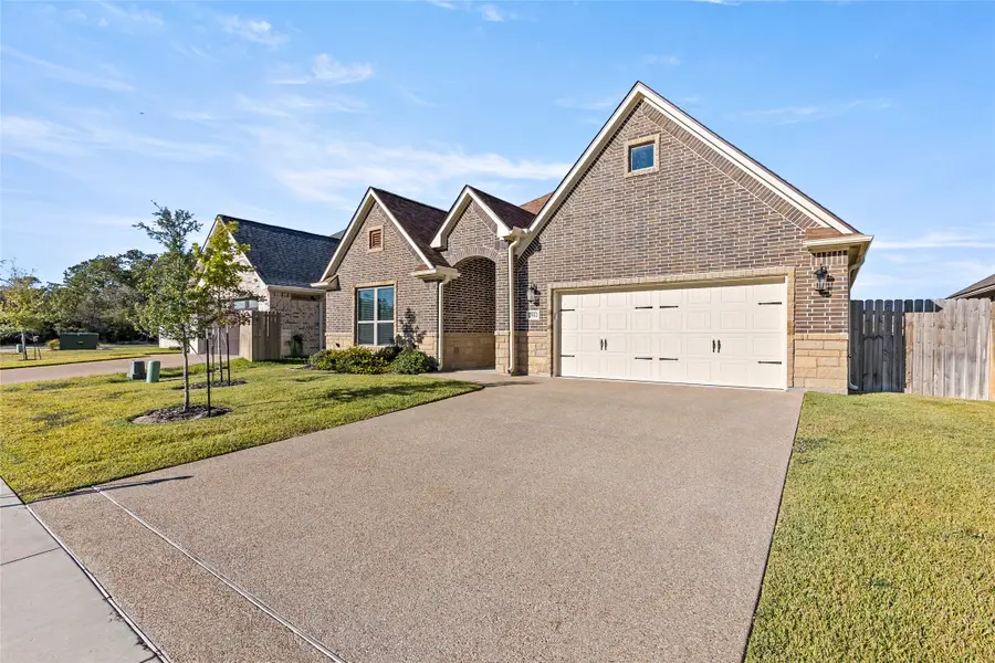 2912 Goldberg Drive, Bryan, TX 77808 - Image #2