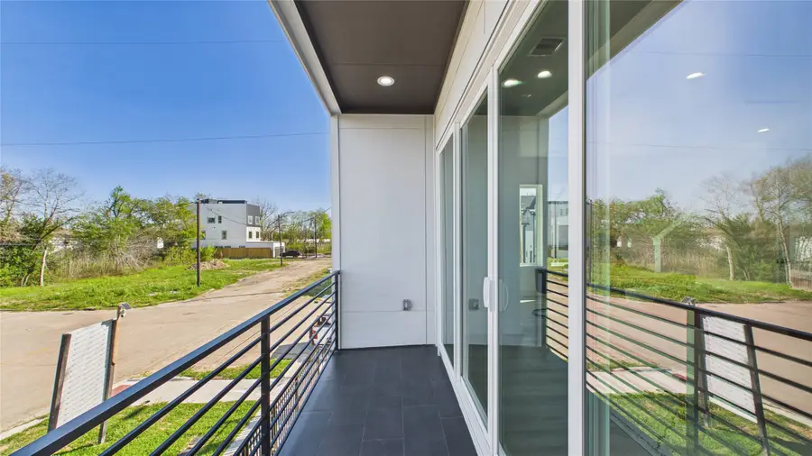 2415 Harrington St Street, Houston, TX 77026 - #3