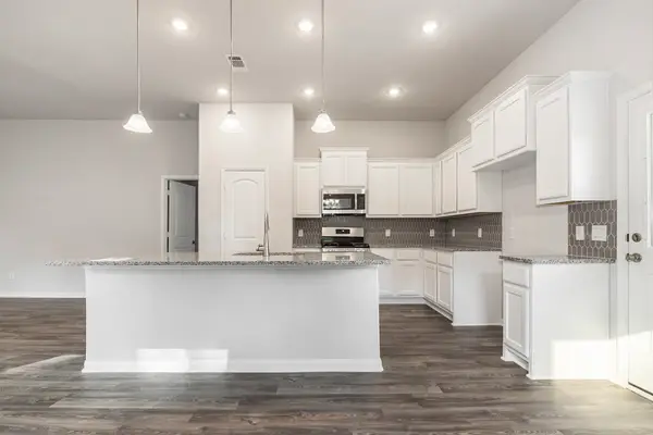 331 Woodhaven Drive, West Columbia, TX 77486