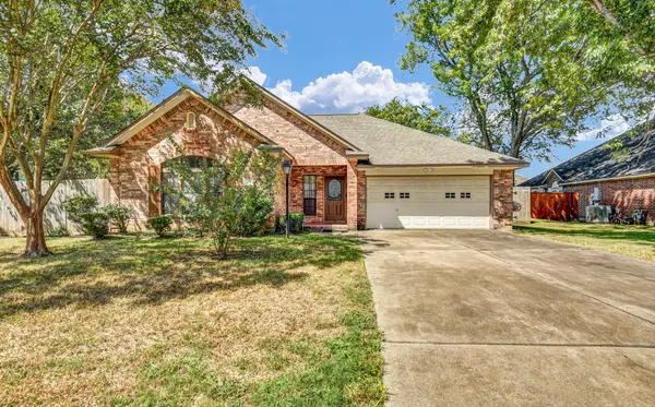 310 Chestnut Street, Lake Jackson, TX 77566