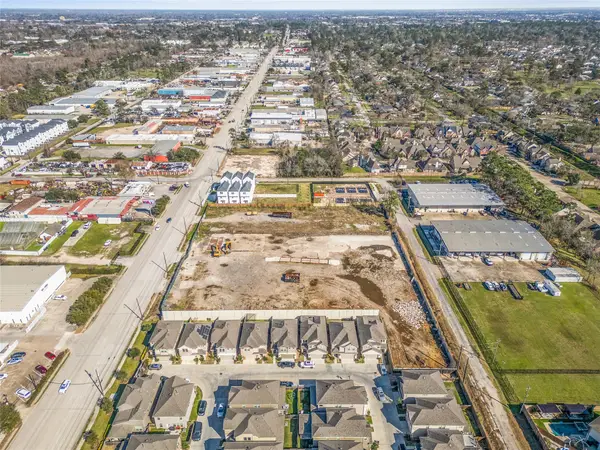 3913 Pinemont Drive, Houston, TX 77018