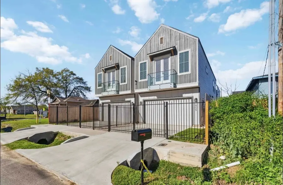 7809 Dyer St, Houston, TX 77088 - #3