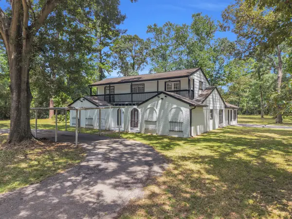 33102 Rollingwood Drive, Pinehurst, TX 77362