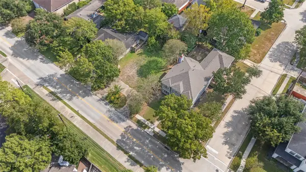 5517 Newcastle Street, Bellaire, TX 77401