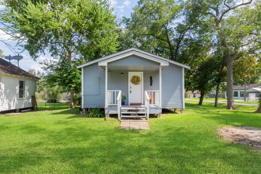 402 W Camp Street, Brazoria, TX 77422 - #2