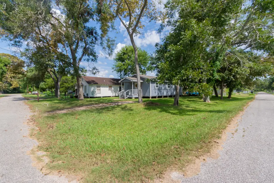402 W Camp Street, Brazoria, TX 77422 - #3