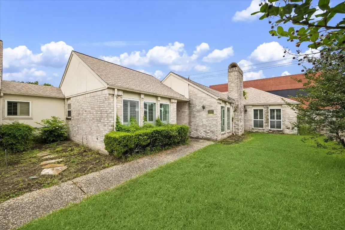 2915 Country Club Boulevard, Sugar Land, TX 77478 - #1