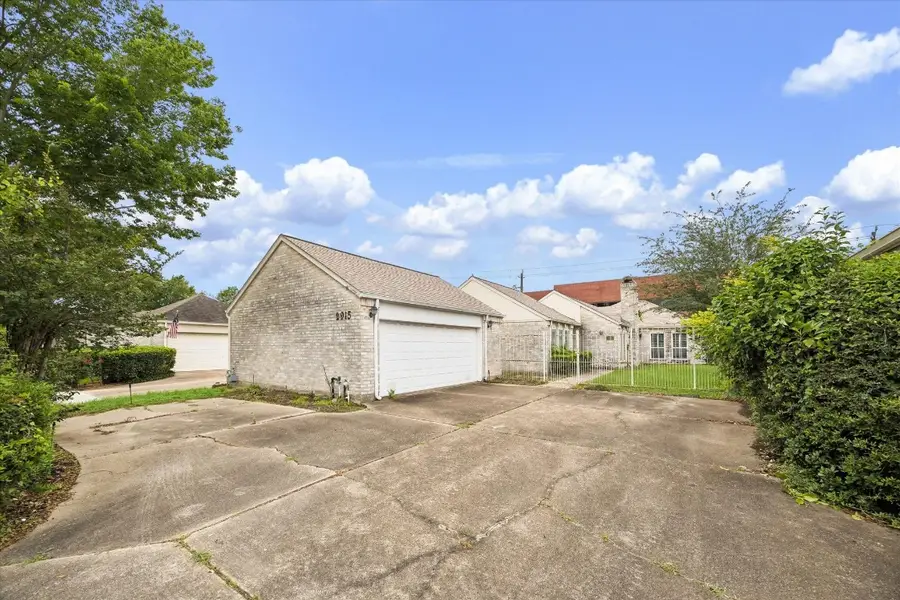 2915 Country Club Boulevard, Sugar Land, TX 77478 - #2