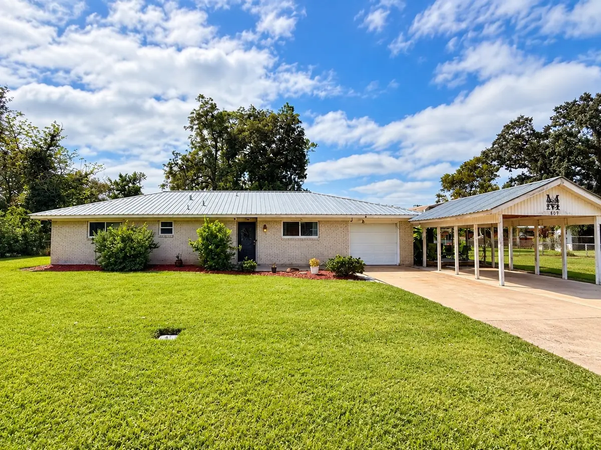 809 E Hamilton Street, West Columbia, TX 77486 - #1