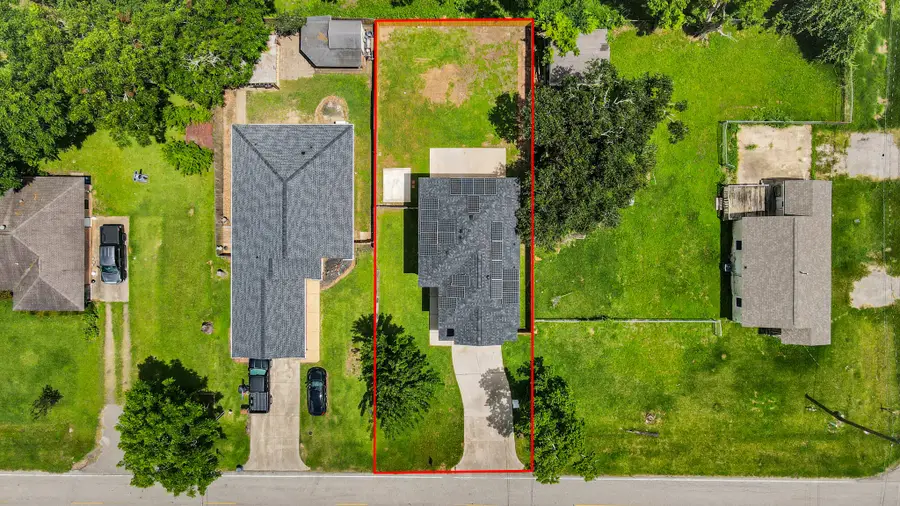 1105 E Kyle Road, Clute, TX 77531 - #2