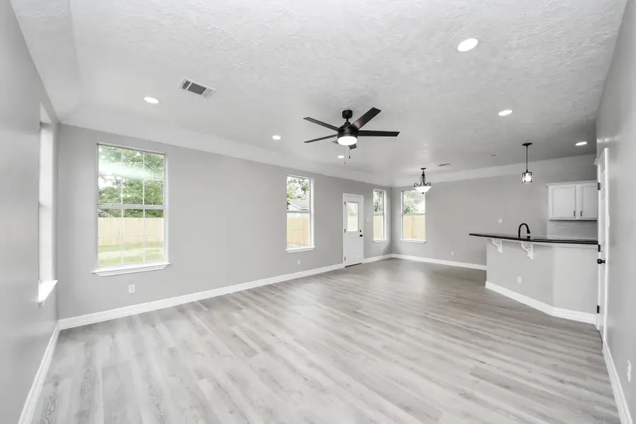 1105 E Kyle Road, Clute, TX 77531 - #3