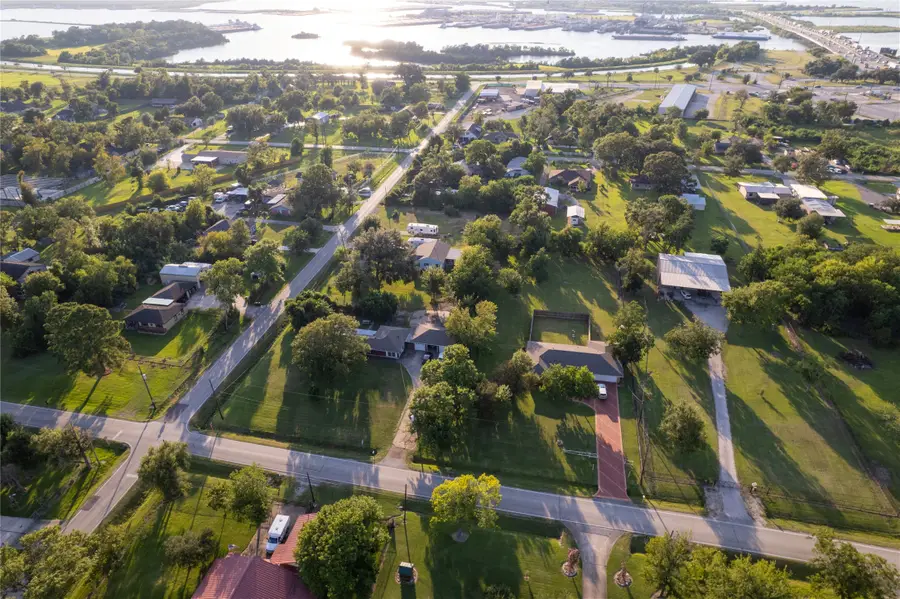 215 Ilfrey Street, Baytown, TX 77520 - Image #2