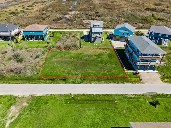 938 Melody Lane, Crystal Beach, TX 77650