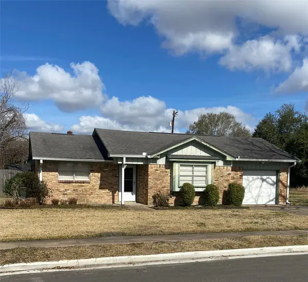211 Fitz Road, Alvin, TX 77511