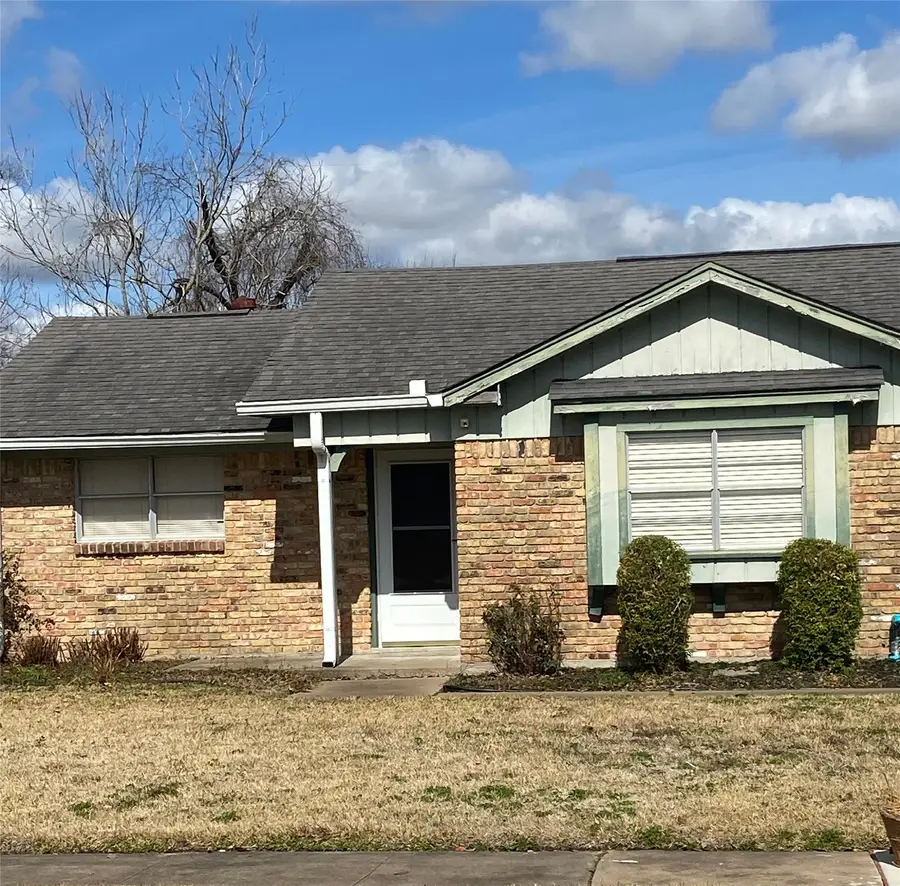 211 Fitz Road, Alvin, TX 77511 - #2