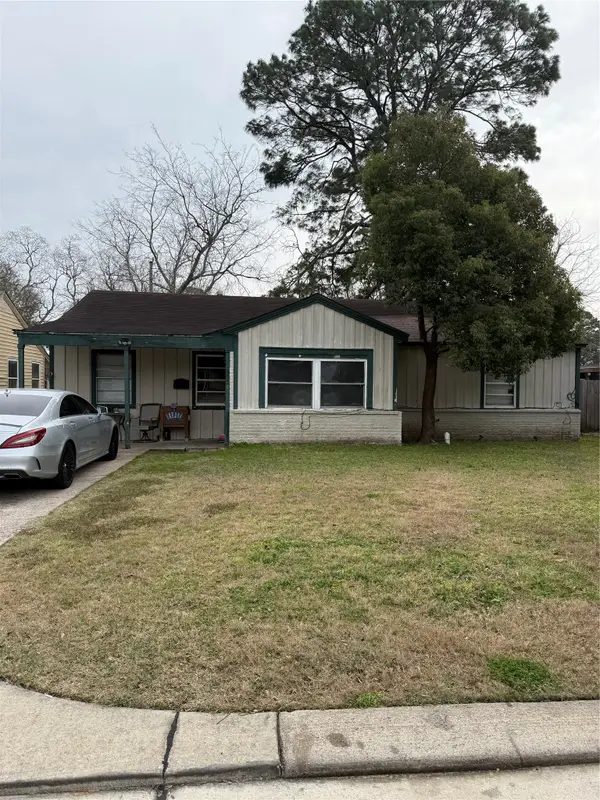 502 N Circle Drive, Baytown, TX 77520
