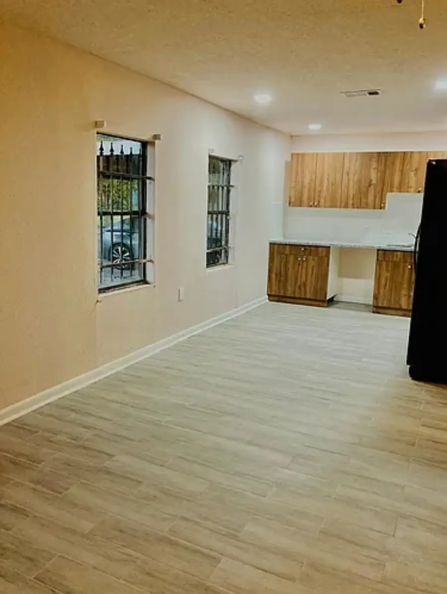 7339 Mountbatten Road, Houston, TX 77033 - #3