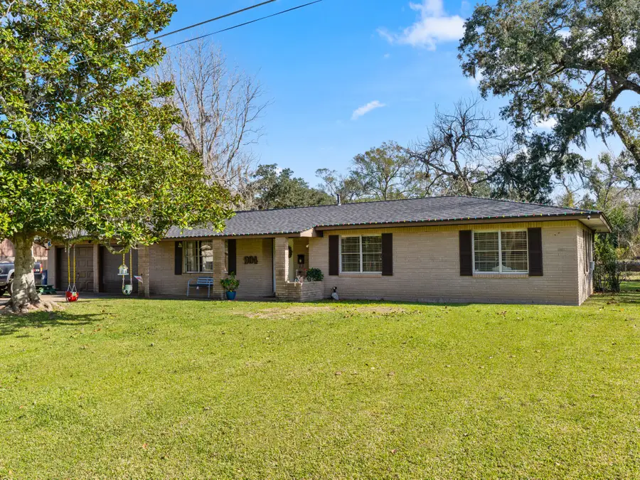904 Avenue C, Sweeny, TX 77480 - #2