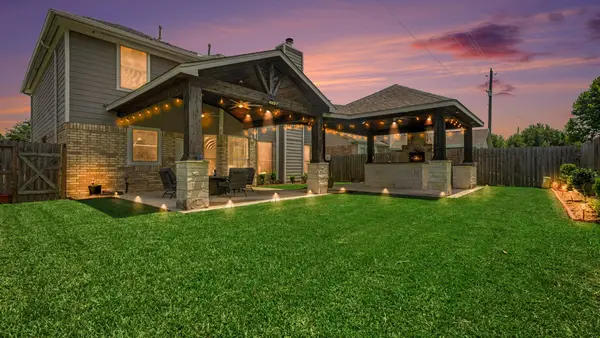 1927 Pinewood Court, Baytown, TX 77521