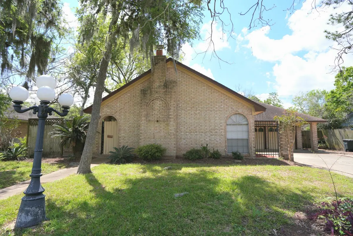 209 Dogwood Street, Lake Jackson, TX 77566 - #1