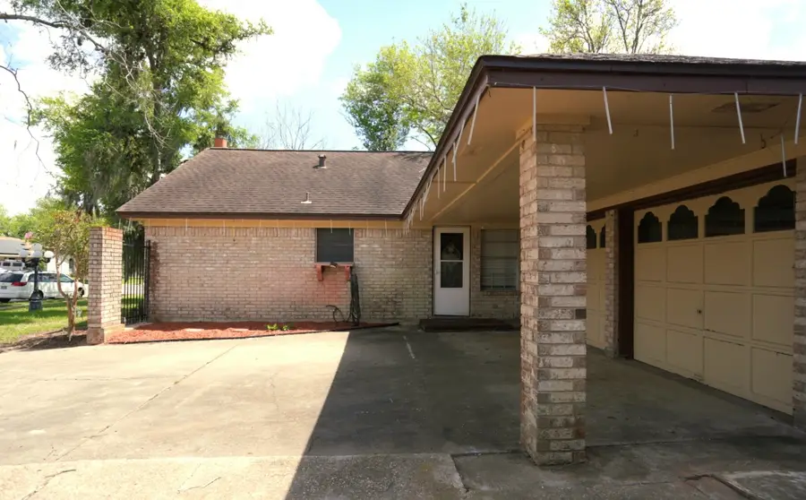 209 Dogwood Street, Lake Jackson, TX 77566 - #3