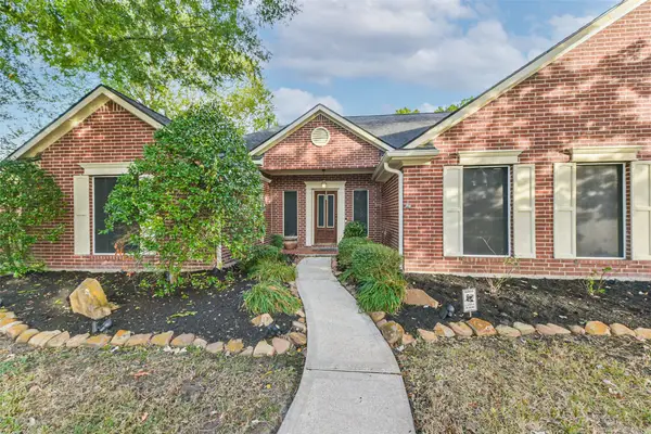 617 Woodview Drive, Friendswood, TX 77546