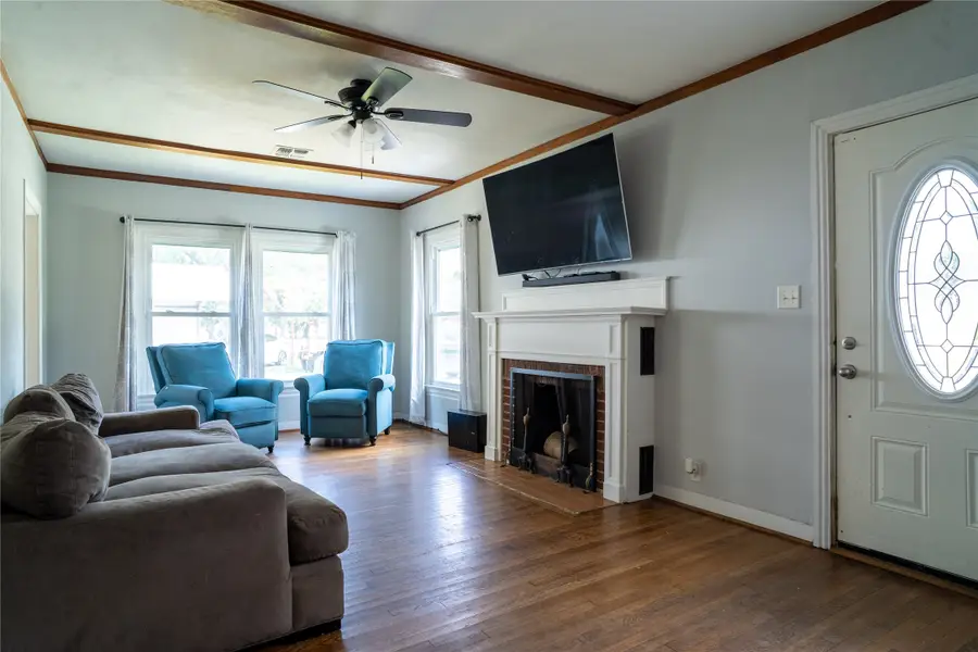 801 Avenue F, El Campo, TX 77437 - Image #3