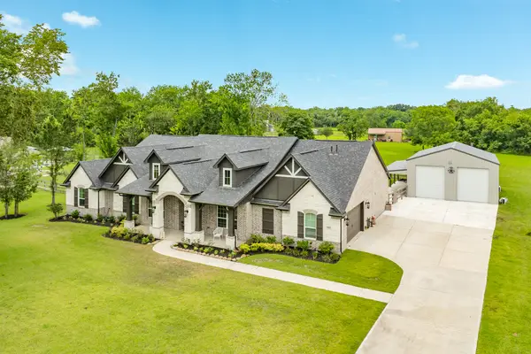 902 Redbird Court, Angleton, TX 77515