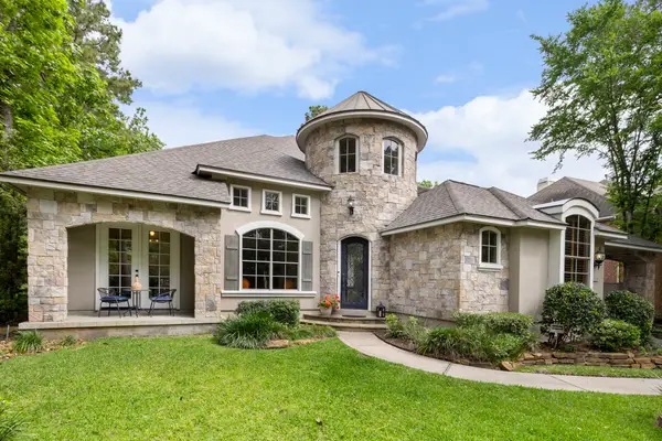 107 E Mirror Ridge Circle, The Woodlands, TX 77382