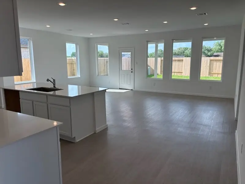 516 Robin Street, Angleton, TX 77515 - Image #3