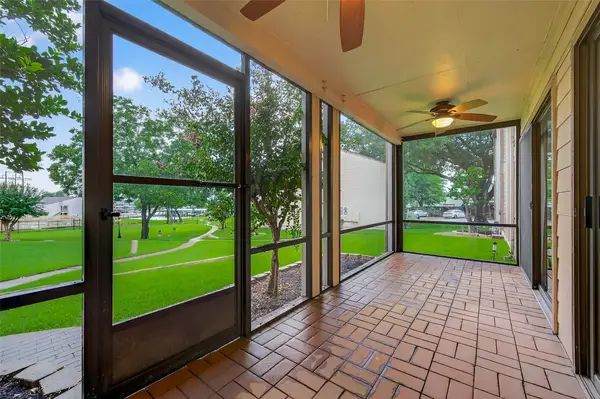102 E Lakeview Terrace, Montgomery, TX 77356