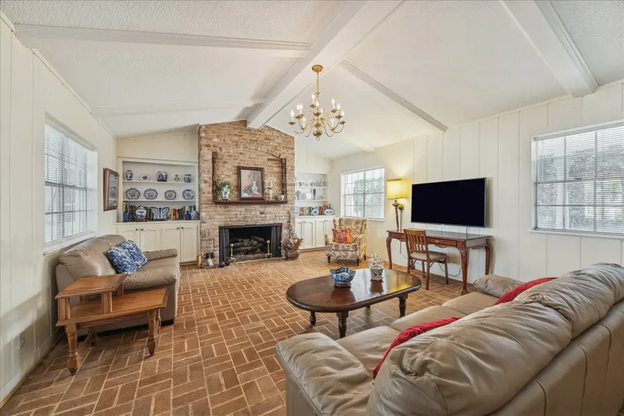 10002 Cedar Creek Drive, Houston, TX 77042 - Image #2