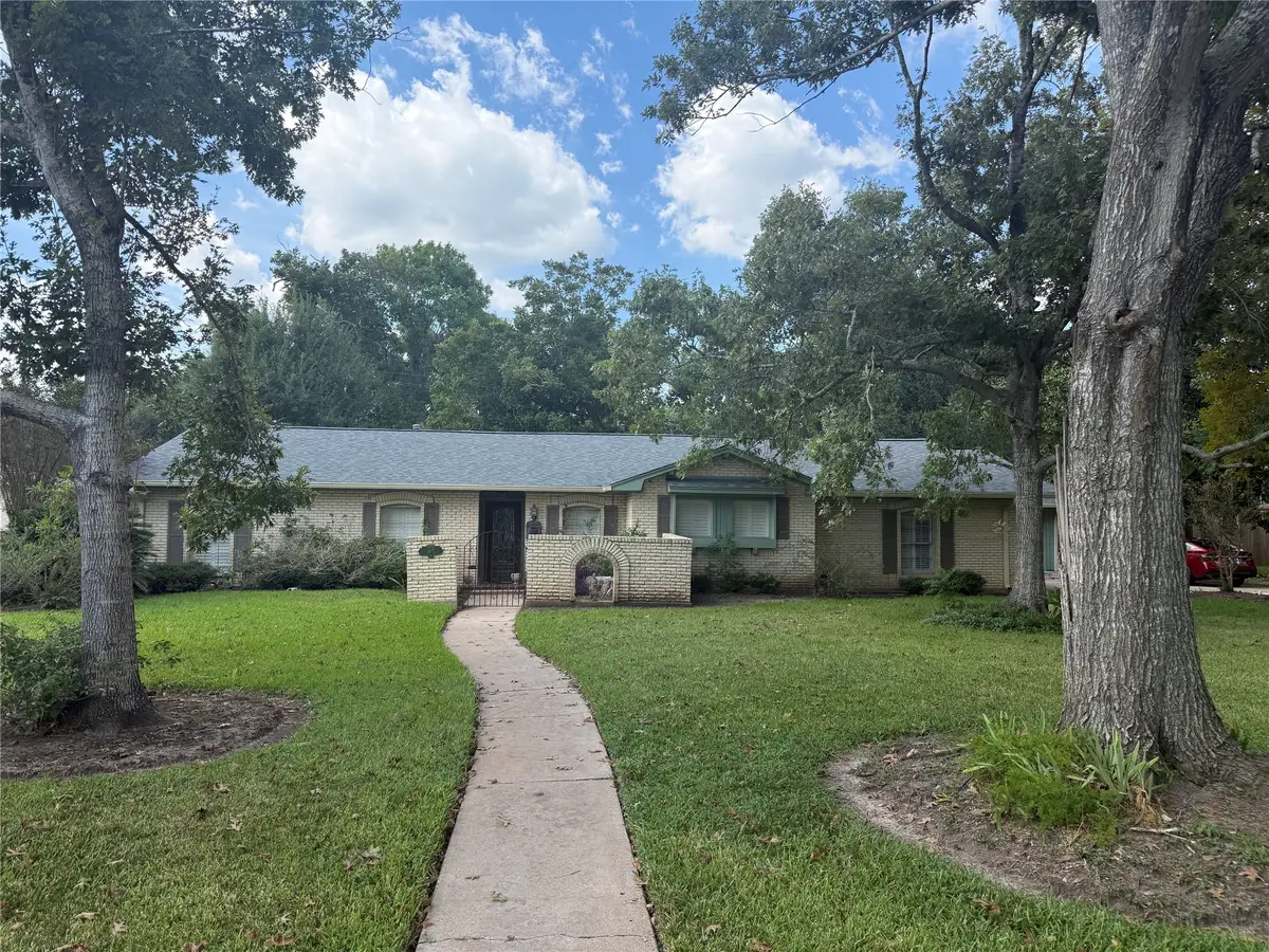 309 Linden Lane, Lake Jackson, TX 77566 - #1
