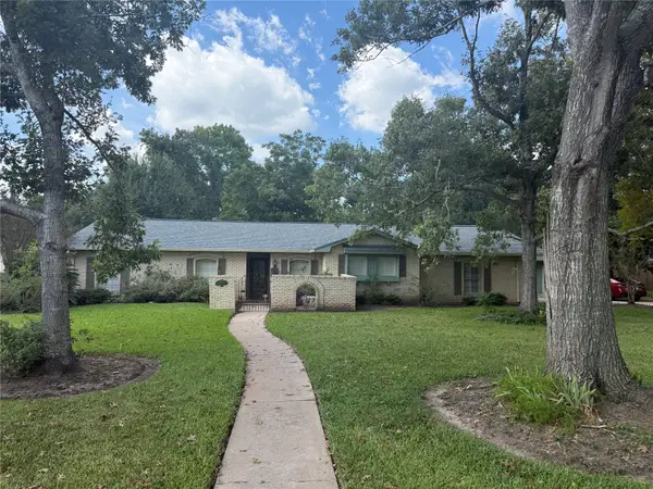 309 Linden Lane, Lake Jackson, TX 77566