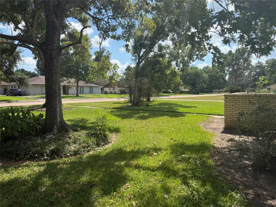 309 Linden Lane, Lake Jackson, TX 77566 - #2