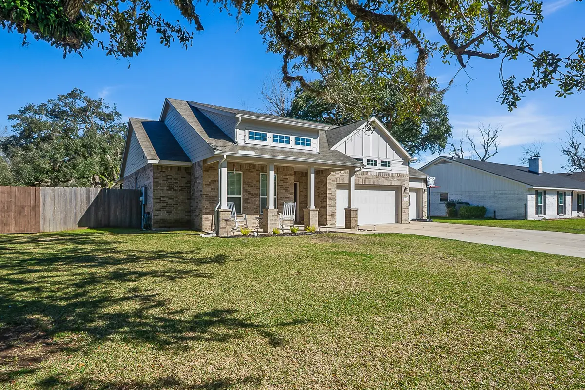 322 Wellshire Drive, West Columbia, TX 77486 - #1