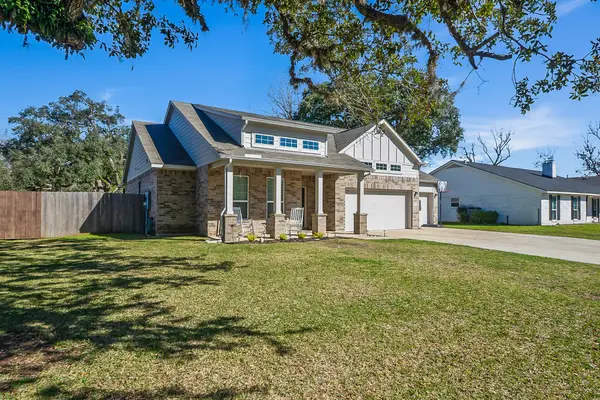 322 Wellshire Drive, West Columbia, TX 77486